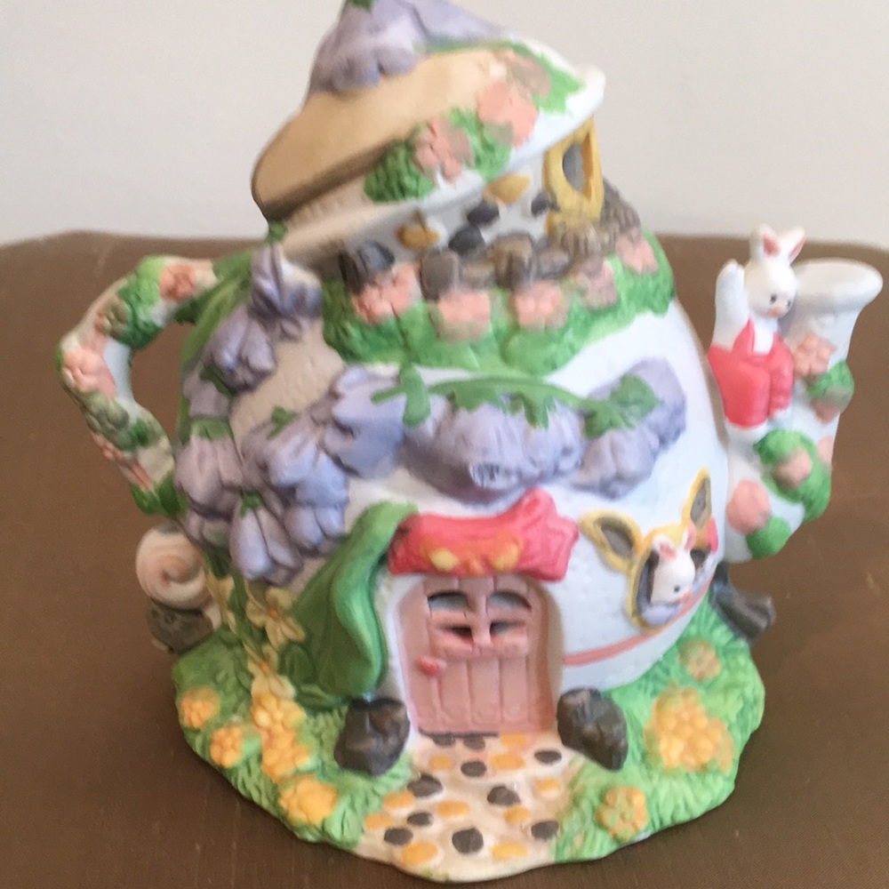 NWT Vintage Porcelain Bunny House
